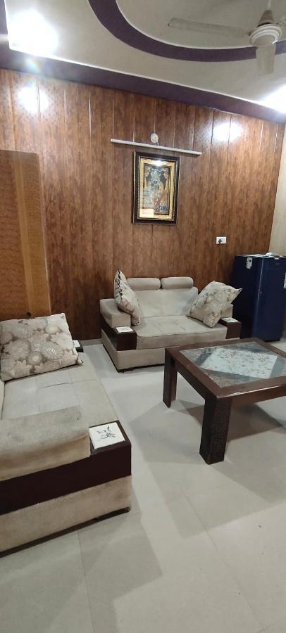 Ferienwohnung Radha Madhav Vrindāvan Exterior foto