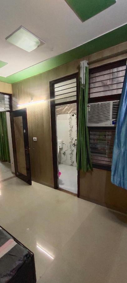 Ferienwohnung Radha Madhav Vrindāvan Exterior foto